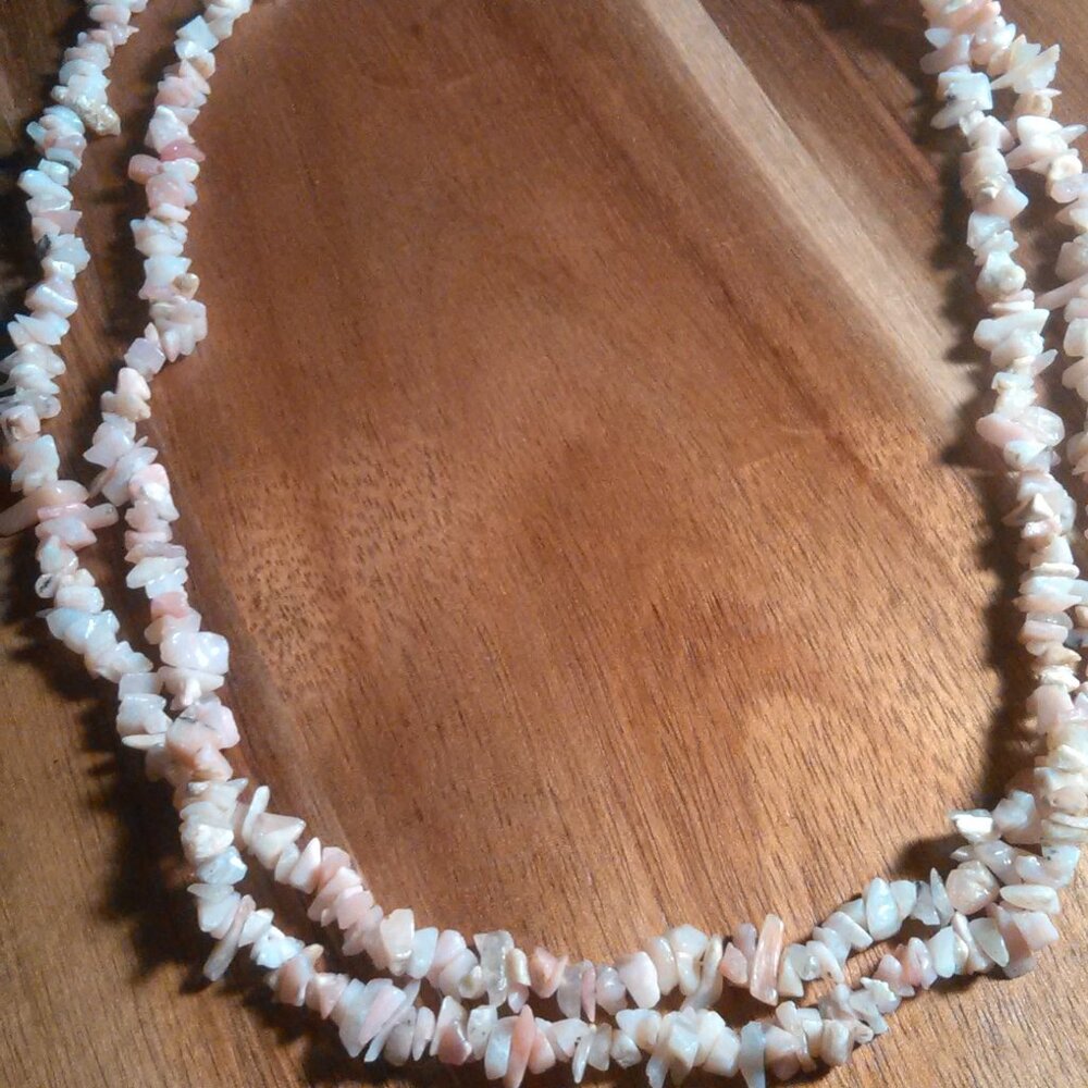 Peruvian Pink Opal Chips Sterling Silver Necklace (36 Inch)